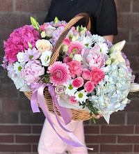 Композиция солнечный день в Кинешме Цветочная композиция из Розы, Хризантемы, Пионы и Лизиантусы в корзине в Кинешме