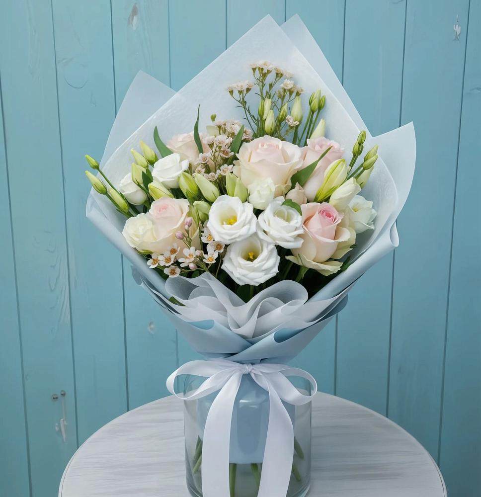 Букет цветов из: Розы и Лизиантусы в Кинешме