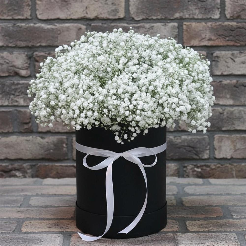 Цветочная композиция из Гипсофила в шляпной коробке в Кинешме