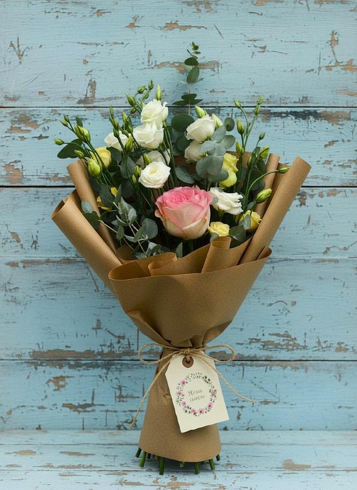 Букет цветов из: Розы и Лизиантусы в Кинешме