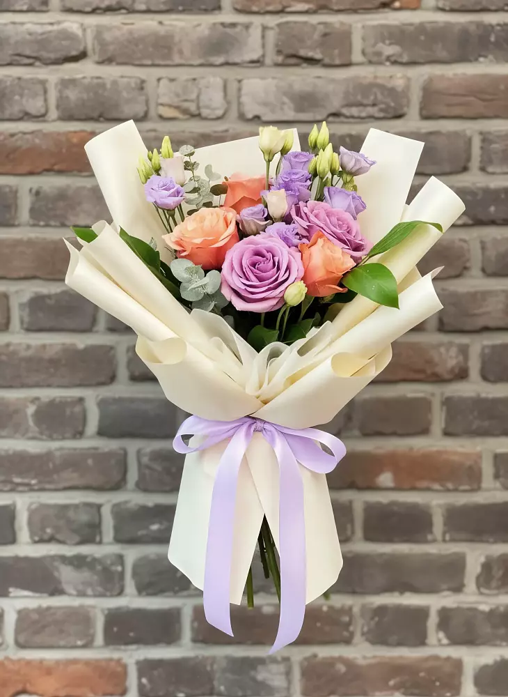 Букет цветов из: Лизиантусы и Розы в Кинешме