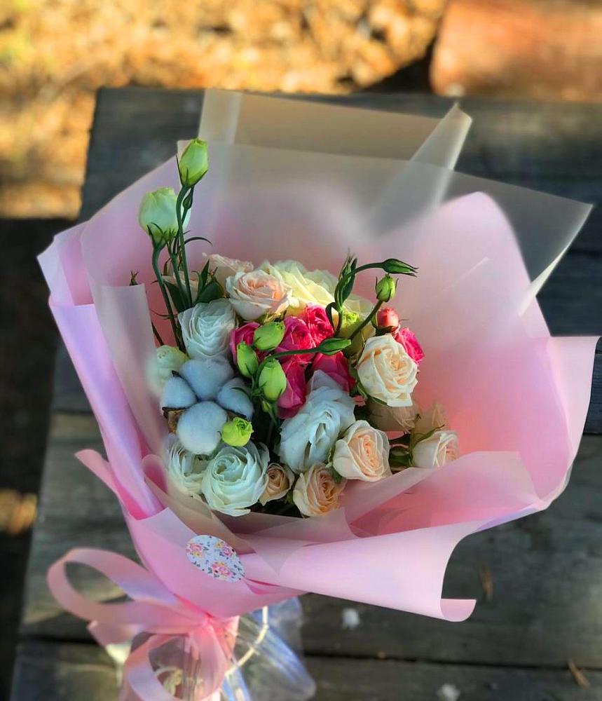 Букет цветов из: Розы и Лизиантусы в Кинешме