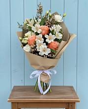 Букет цветов из:  Альстромерии, Лизиантусы, Розы и Хризантемы в Кинешме