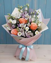 Букет цветов из:  Лизиантусы, Розы, Альстромерии и Гипсофила в Кинешме