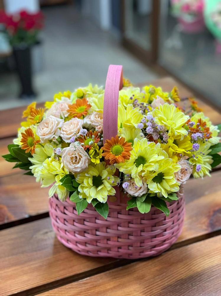 Цветочная композиция из Хризантемы и Розы в корзине в Кинешме
