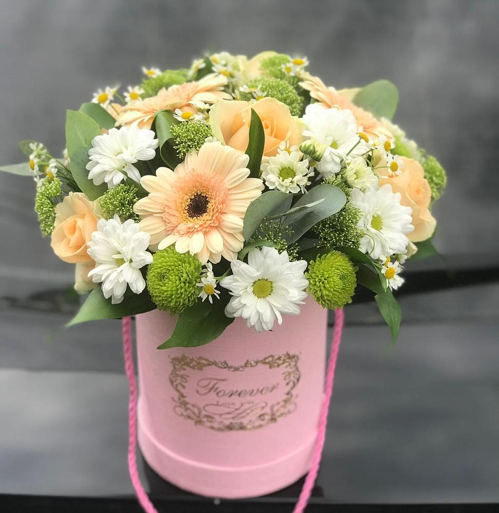 Цветочная композиция из Розы, Герберы и Хризантемы в шляпной коробке в Кинешме