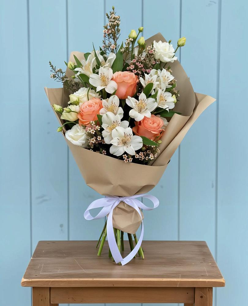 Букет цветов из: Альстромерии, Лизиантусы, Розы и Хризантемы в Кинешме