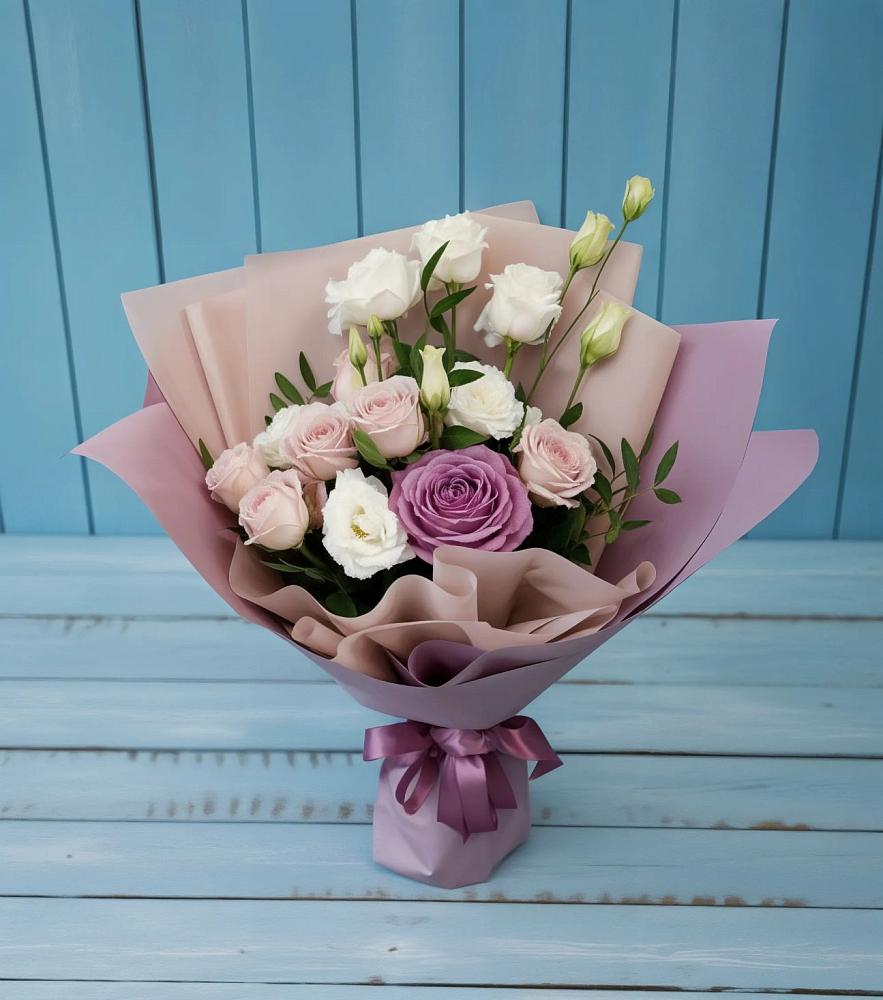 Букет цветов из: Розы и Лизиантусы в Кинешме